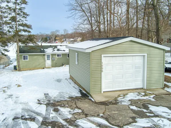 1998 Lakeview Dr, Lapeer, MI 48446