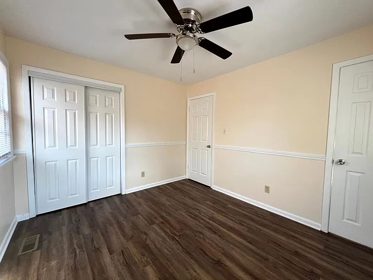 944 Lark Dr — Photo 7