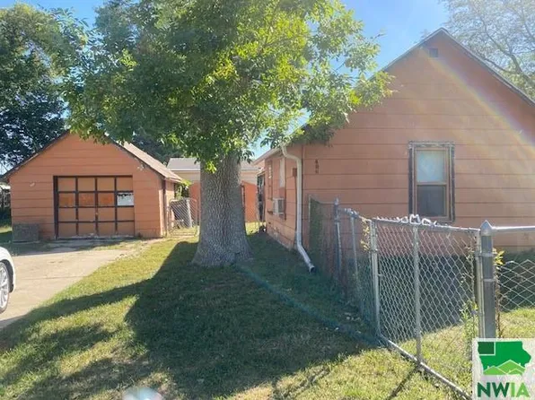 406 N 15th St, Dakota City, NE 68731