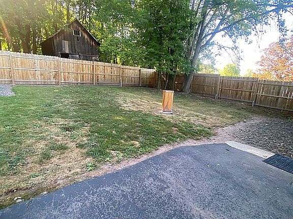 4th image of 420 Grove St