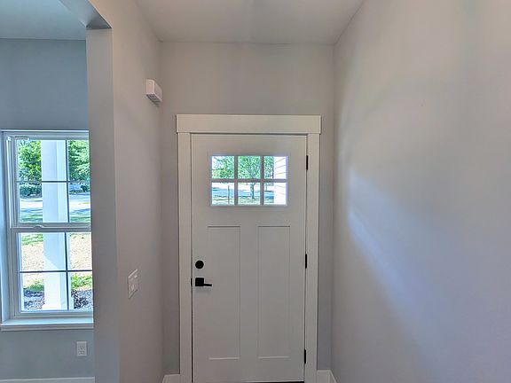 2nd image of 250 E 5th St
