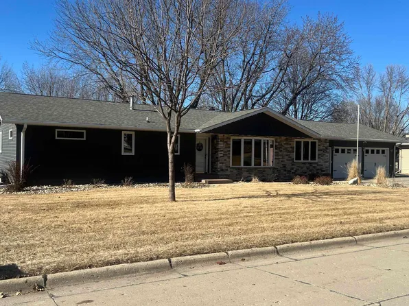 208 Kansas Ave SW, Orange City, IA 51041