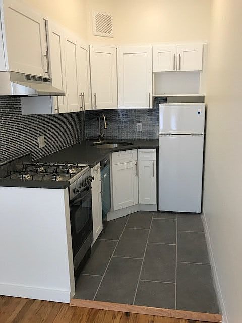 1st image of 700 Washington Ave APT 2F