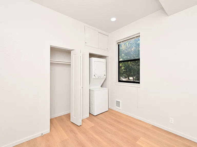 326 30th Ave — Photo 25