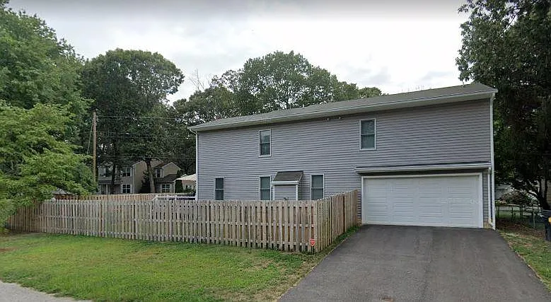 Back - 537 Center Dr