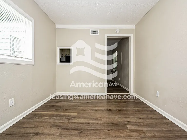 1424384_004_wm_-_dining_room_12906334.jpg