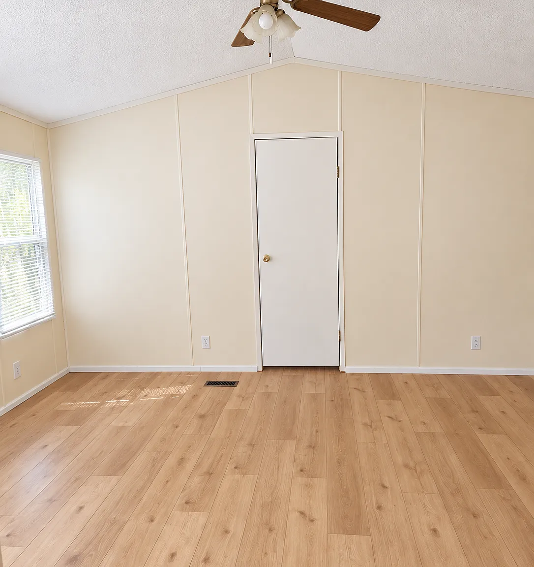 3 bed, 1216 sqft, $995 — Photo 3