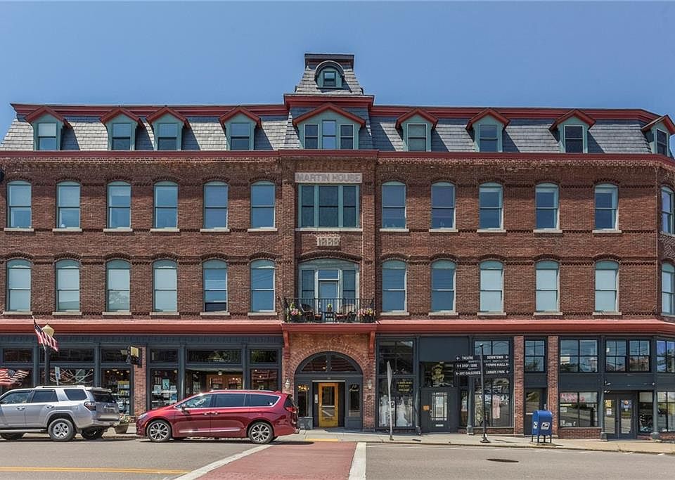 10 Canal St Westerly RI Zillow