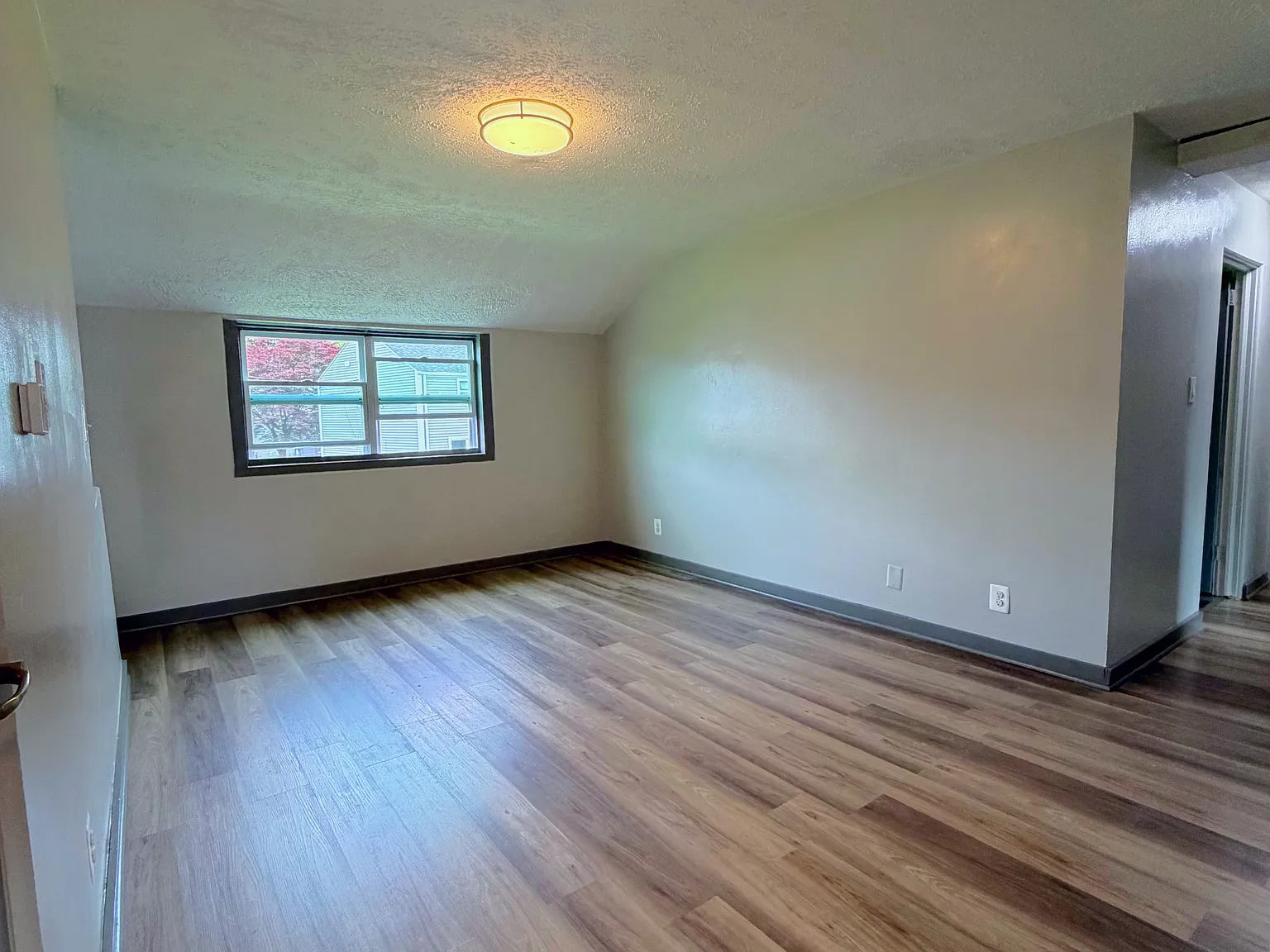 2 bed, 700 sqft, $1,400 — Photo 4