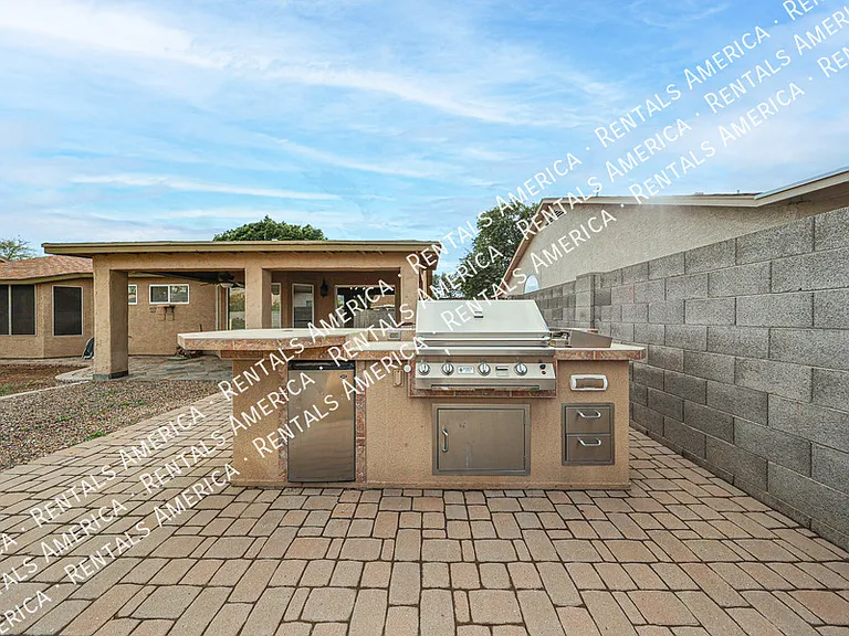 2292 E Remington Pl — Photo 32