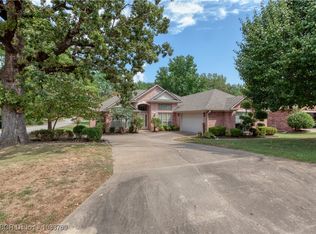 9401 Carrington Ct, Fort Smith, AR 72903