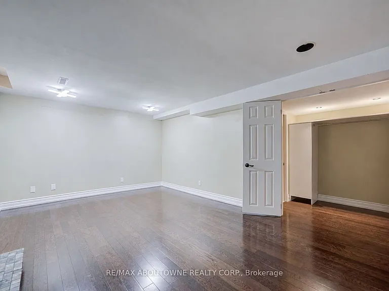 1273 Blackthorn Pl — Photo 32