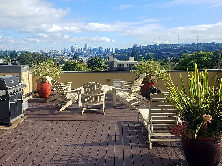 Watermarke Apts. — Photo 10