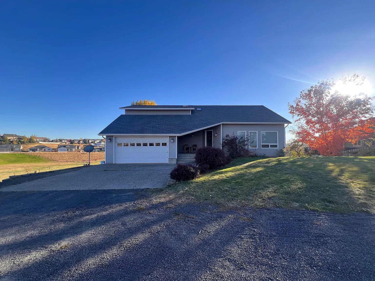 4 bed, 2.5 bath, 2500 sqft, $3,650 — Photo 3