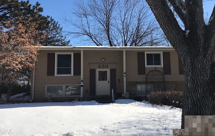 1st image of 820 E Sanborn Dr