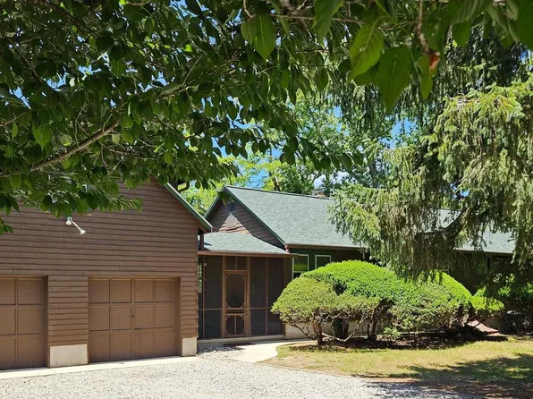 219 E Lake Blvd, Medford, NJ 08055