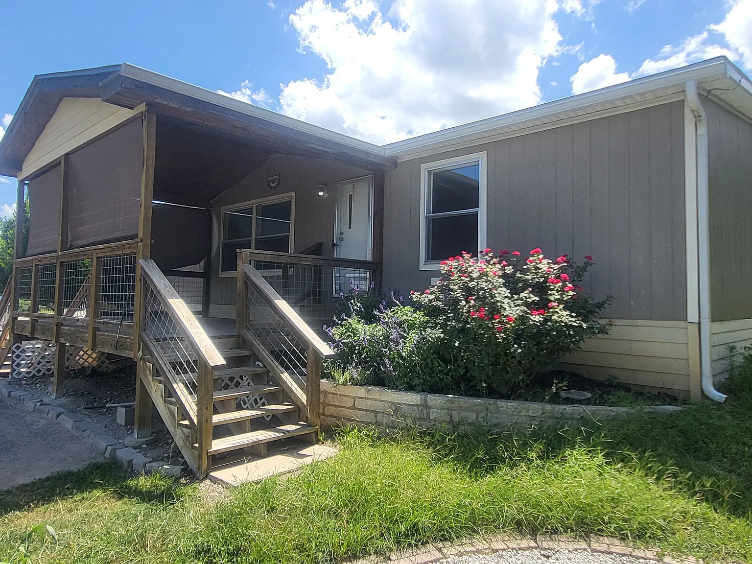3 bed, 1456 sqft, $1,850 — Photo 1