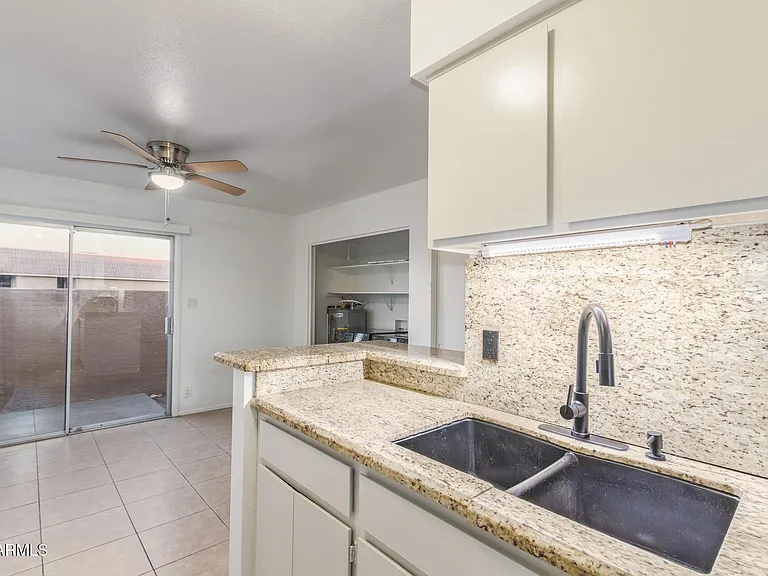 511 W Blackhawk Dr #4 — Photo 18