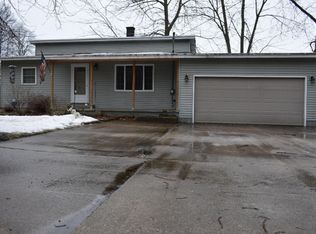 825 Kusterer Dr NW, Grand Rapids, MI 49534