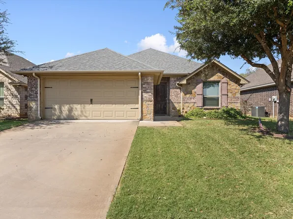 1411 Lauren Ln, Granbury, TX 76048