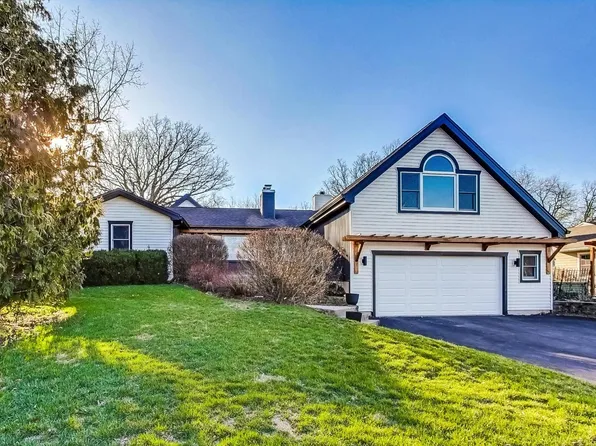 9207 Gardner Rd, Fox River Grove, IL 60021