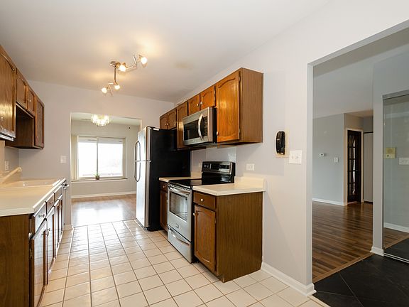 5th image of 3085 Pheasant Creek Dr APT 305