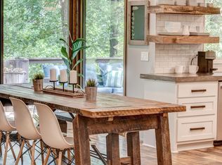 9 S Deep Lake Rd, North Oaks, MN 55127