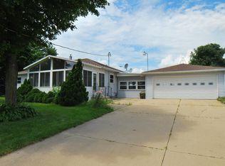 811 E Dunkerton Rd, Waterloo, IA 50703