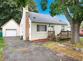 1797 Manse Rd, Waterford, MI 48328