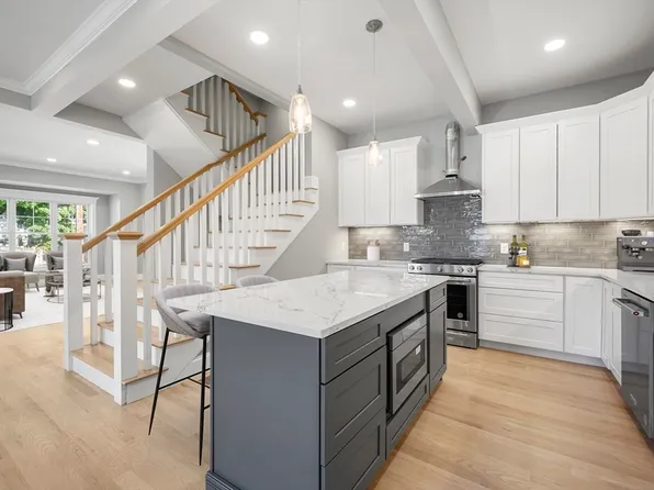 56 Washington St #56, Natick, MA 01760