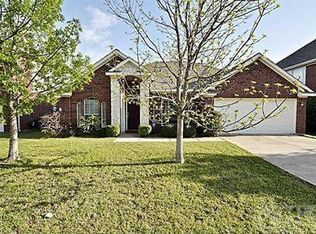 904 Stoneway Dr, Denton, TX 76210
