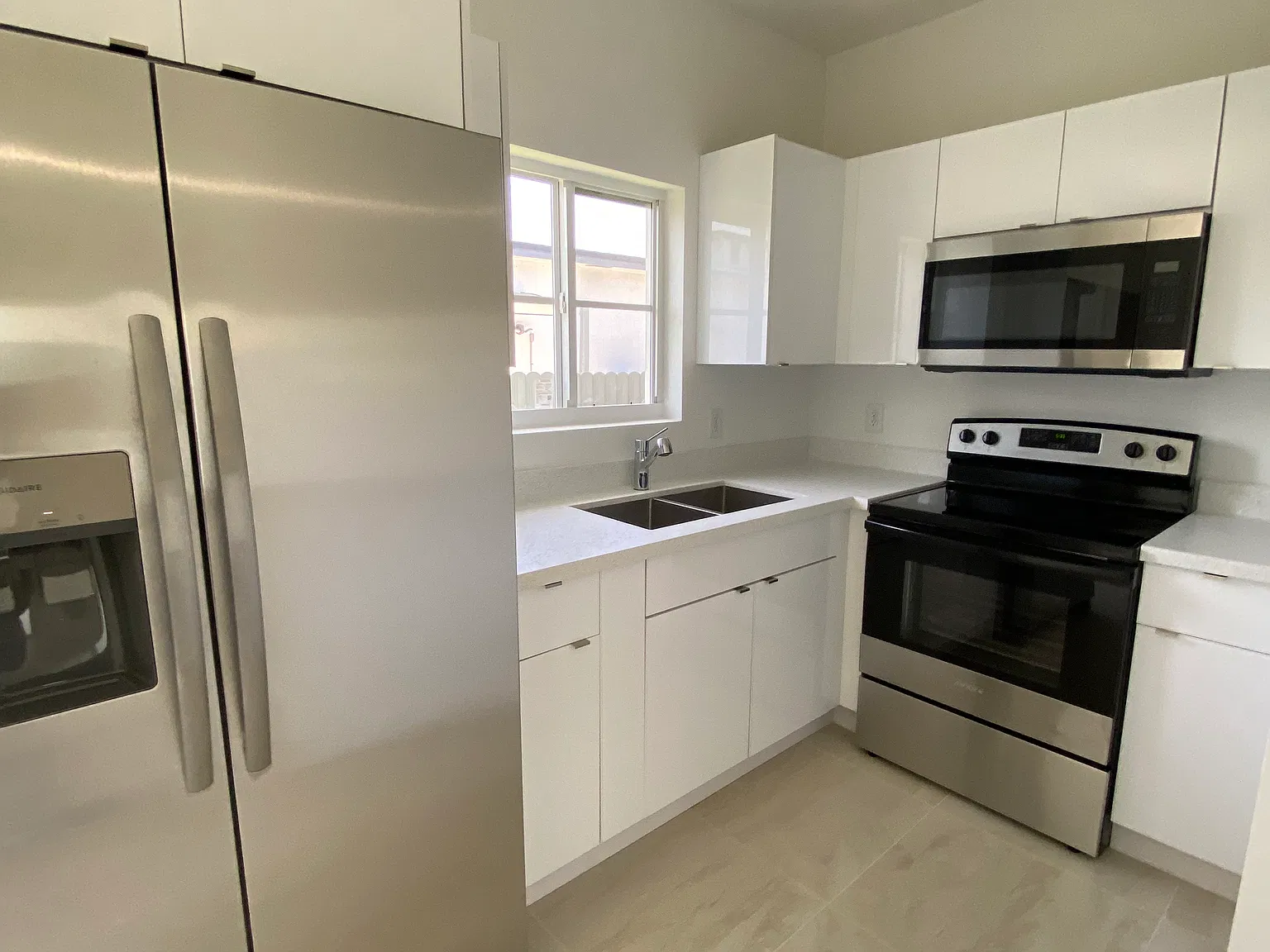 3 bed, 1250 sqft, $2,400 — Photo 4