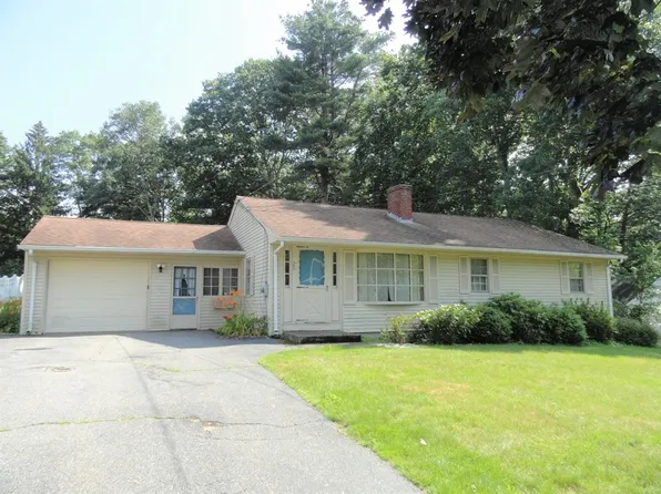 29 Lake Pkwy, Webster, MA 01570