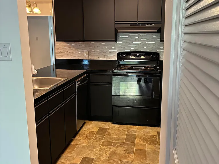 310 Heather Croft — Photo 11