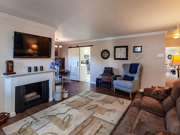 5th image of 1041 Delna Manor Ln