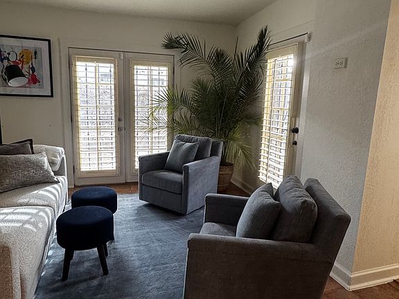 2nd image of 806 Cincinnati Ave #806
