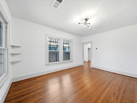 4th image of 1111 Winston St
