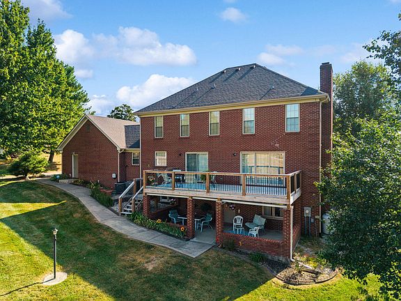 3rd image of 102 Old Pond Way