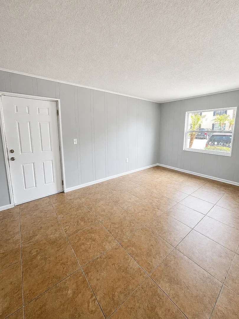 927 N. Iowa A - 3 — Photo 4