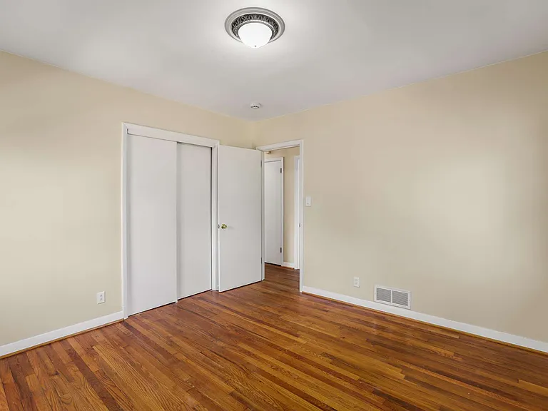 Marlbrook Dr — Photo 14