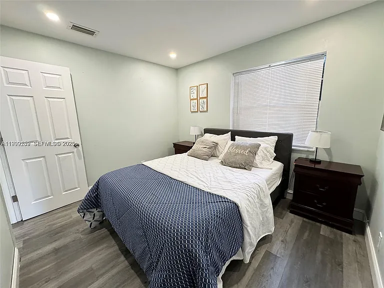 236 SE 9th Ave #1 — Photo 5