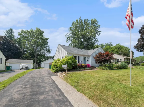 206 W McKay St, Saline, MI 48176