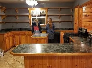 20 N Bissol Ave, Dustin, OK 74839