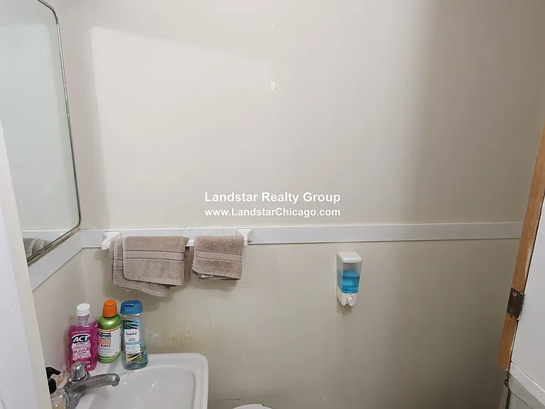 1233 Chicago Ave #11 — Photo 6