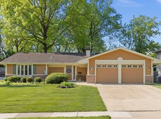 21W765 Glen Valley Dr, Glen Ellyn, IL 60137