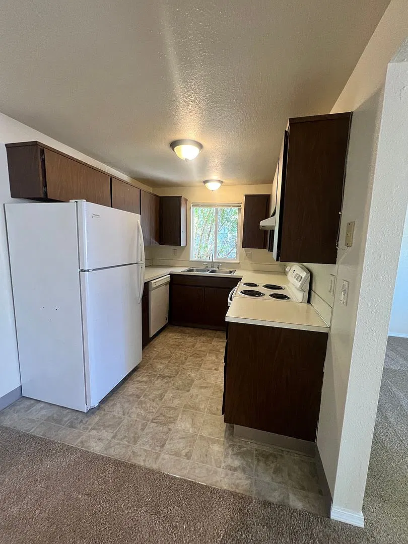 Available Now: 2 Bedroom and 1 Bathroom Duplex Close to OSU Campus and Dowtown — Photo 4