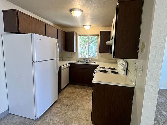 4th image of 615 NW 11th St