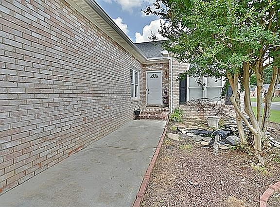 2nd image of 500 Scarboro Ln