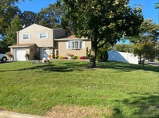 9 Brentwood Ter, Middletown, NJ 07748
