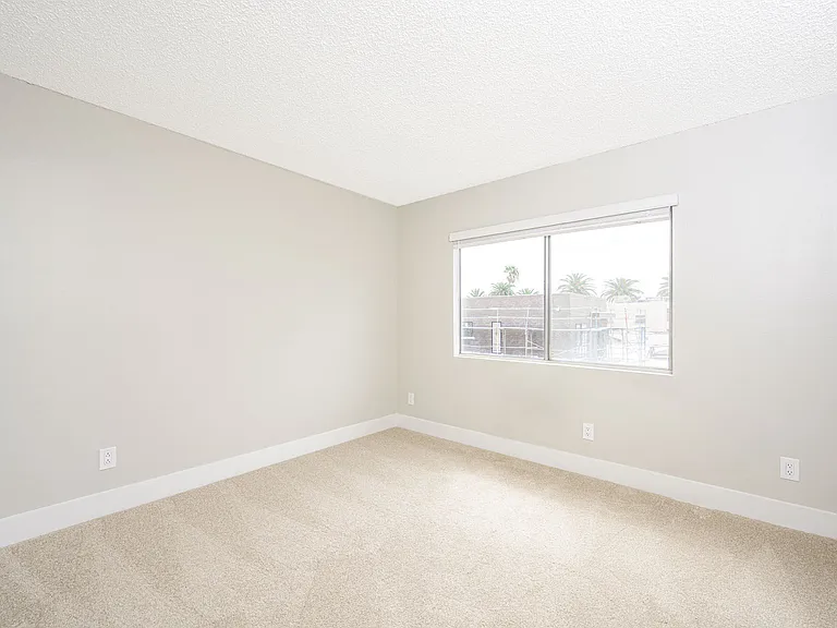 535 N Hobart Blvd — Photo 21